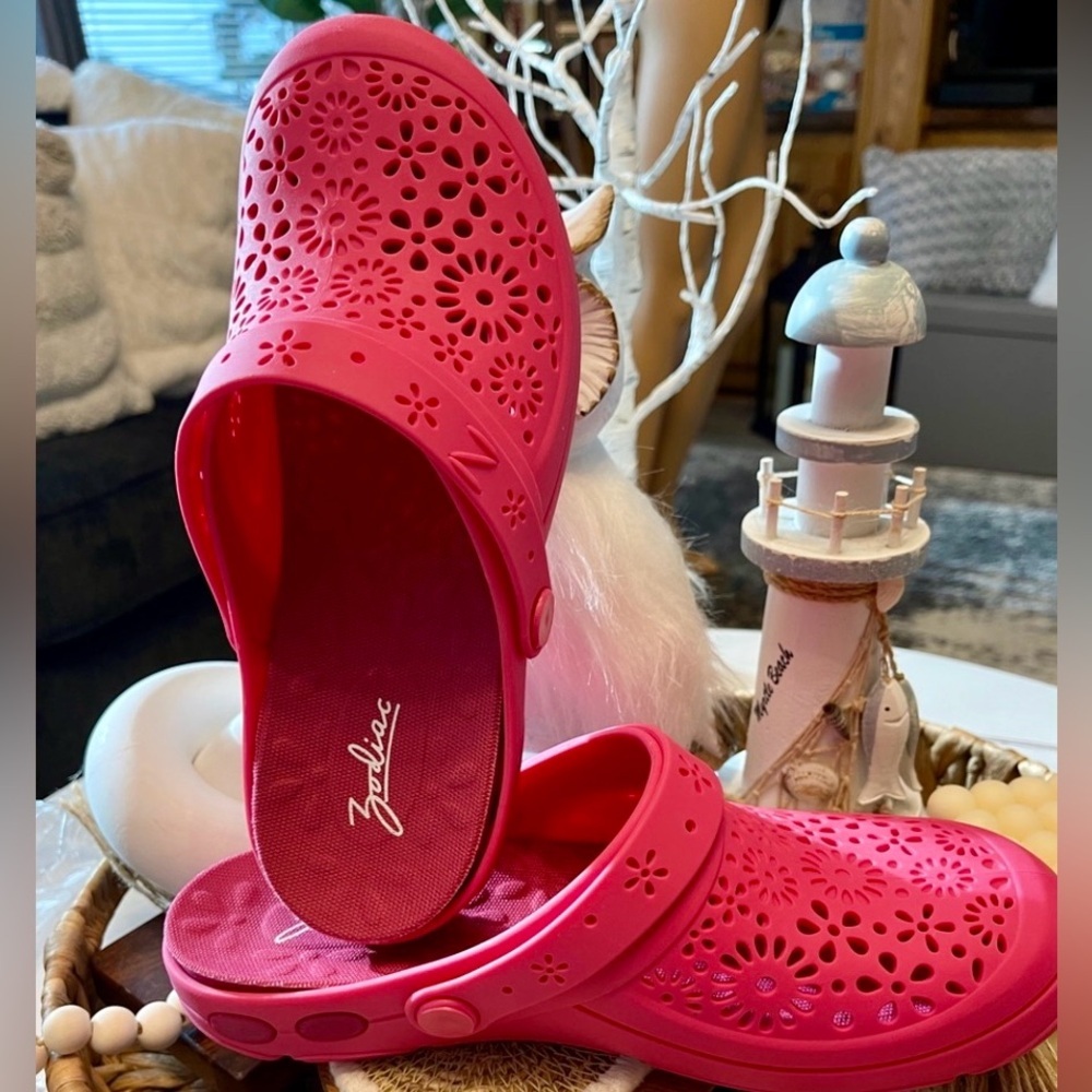 ZODIAC Swivel Strap Clogs Floral In Flamingo (Pink) Size 9M